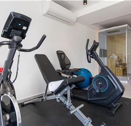 Luxury 5-Bedroom Villa with Sea-Views and Infinity Pool near Dubrovnik – Sleeps 10